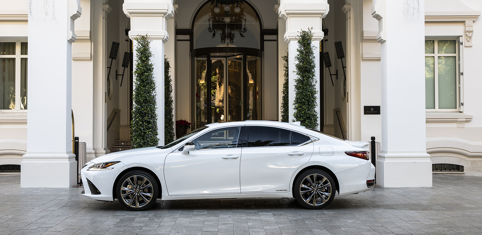 Lexus ES 300h | Sedan | Lexus Brazil